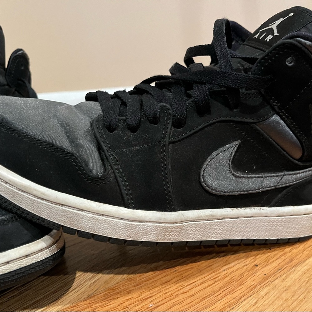 Air Jordan 1 Mid SE